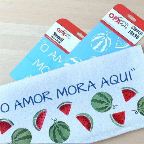 Stencil OPA 3724 - Feirinha Estamparia Melancias - 10 x 30cm  |  Stencil OPA 2688 - Frase O Amor Mora Aqui - 14 x 14cm